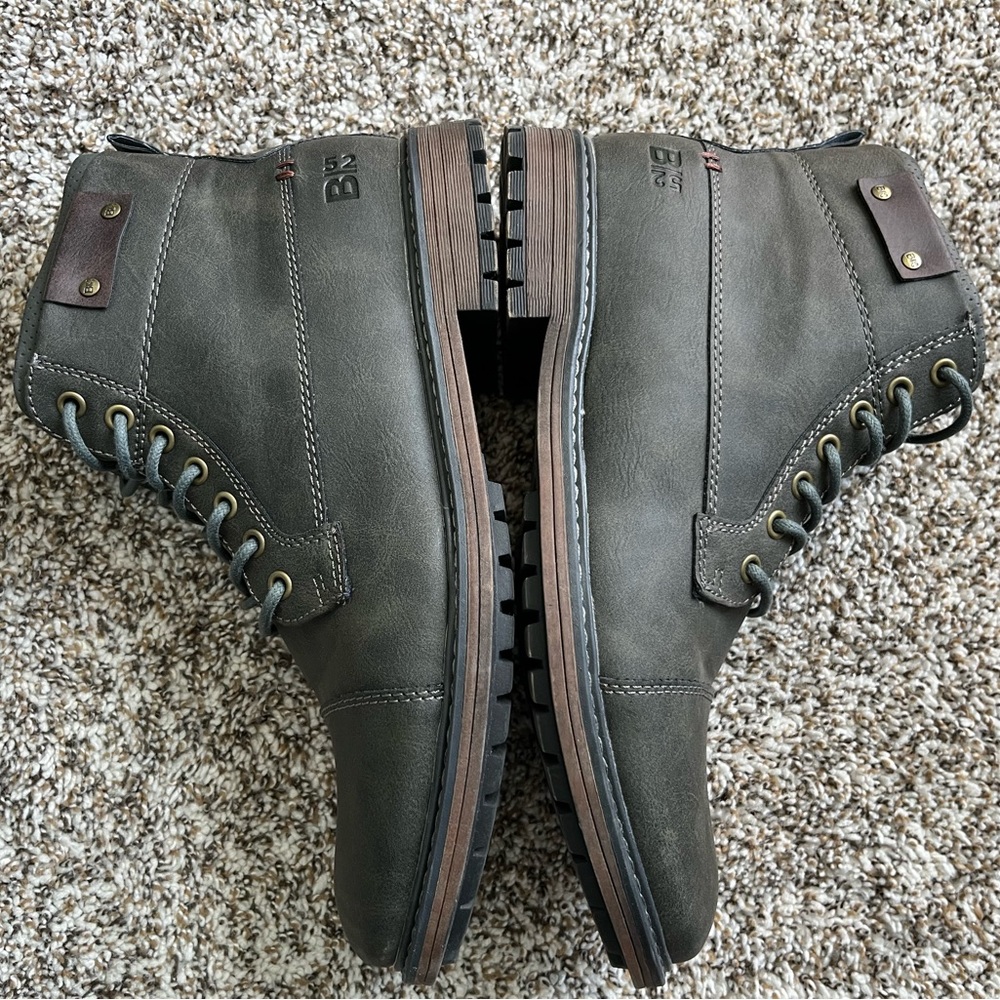 Dress boots size 10 B52